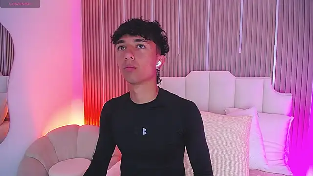 Snapshot of Aiden_Rivers_ chatting on 03-26-26, 12:47 Aiden Rivers online show from 03-26-26, 12:47