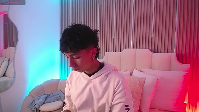 Snapshot of Aiden_Rivers_ chatting on 03-04-26, 12:46 Aiden Rivers online show from 03-04-26, 12:46