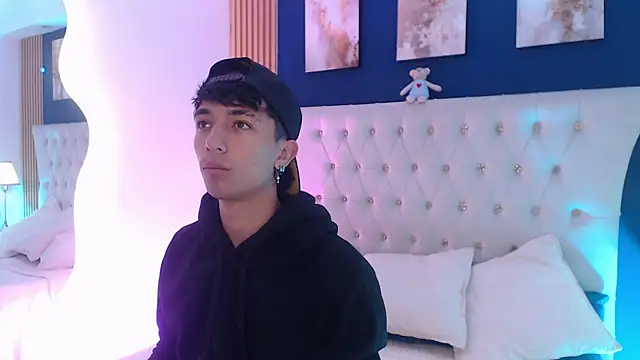 Snapshot of Aiden_Rivers_ chatting on 04-03-26, 12:44 Aiden Rivers online show from 04-03-26, 12:44