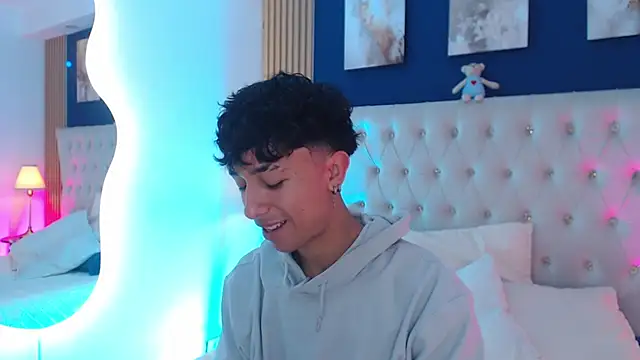 Snapshot of Aiden_Rivers_ chatting on 04-07-26, 01:13 Aiden Rivers online show from 04-07-26, 01:13