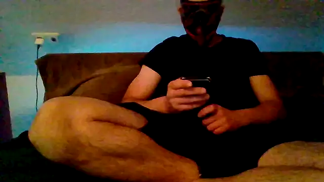 Snapshot of Blackklu chatting on 05-13-26, 10:28 Blackklu online show from 05-13-26, 10:28