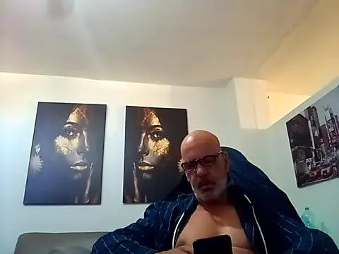 Snapshot of Milwokee chatting on 02-21-26, 12:07 Milwokee online show from 02-21-26, 12:07