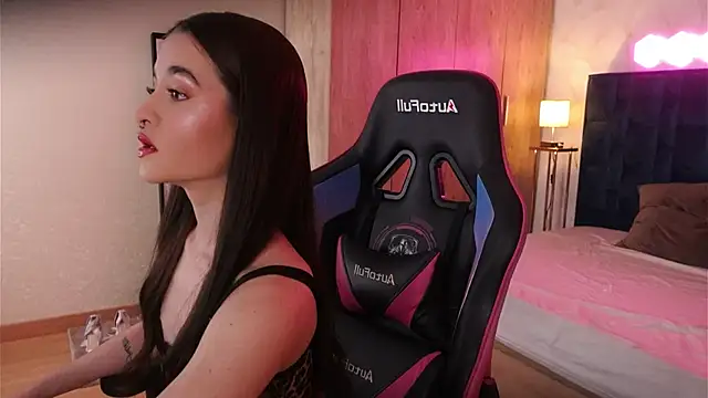 LucyDeLuca online show from 03-03-26, 07:48