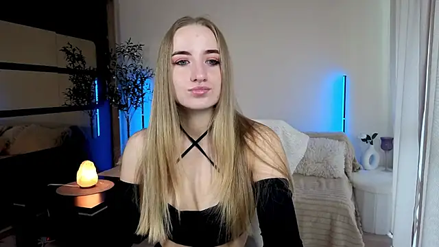 Oxy Foxie online show from 06-10-26, 03:46