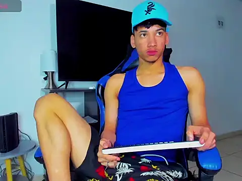 Lyam Russo online show from 04-05-26, 07:48