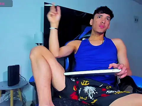 Lyam Russo online show from 04-10-26, 04:41