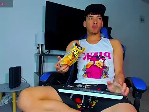 Lyam Russo online show from 04-08-26, 04:58