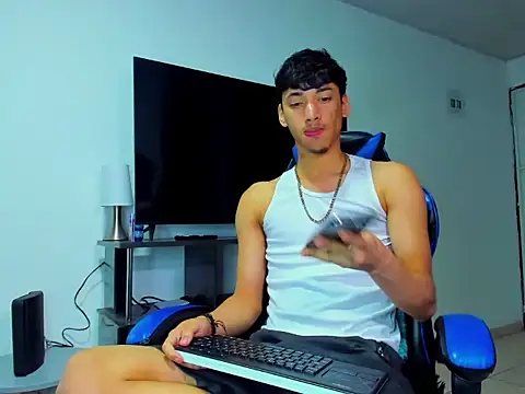 Snapshot of Lyam_Russo chatting on 05-12-26, 09:15 Lyam Russo online show from 05-12-26, 09:15