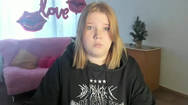 StripGyrl online show from 03-04-26, 08:11