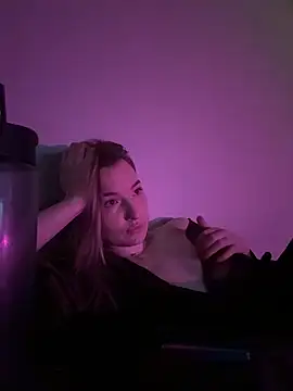 Snapshot of EmmaTurners chatting on 03-15-26, 06:15 EmmaTurners online show from 03-15-26, 06:15