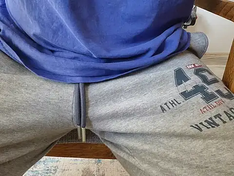 Snapshot of RetroWorth01 chatting on 03-04-26, 08:44 RetroWorth01 online show from 03-04-26, 08:44