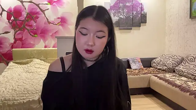 MaeRaads online show from 04-17-26, 06:22