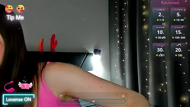 Snapshot of megann_fox2 chatting on 07-06-26, 03:47 megann fox2 online show from 07-06-26, 03:47