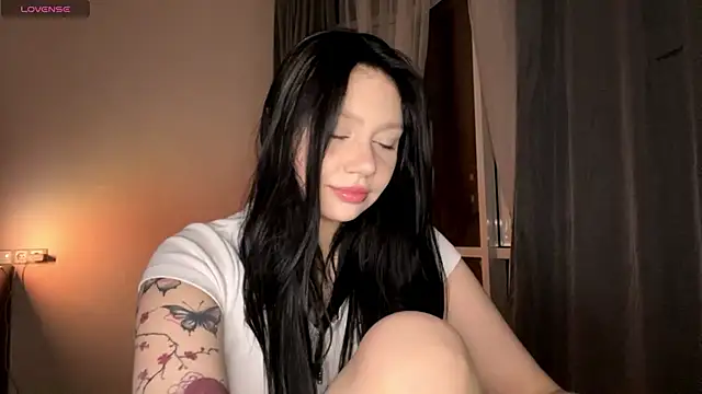 Snapshot of RaquelsHusband chatting on 02-19-26, 02:25 RaquelsHusband online show from 02-19-26, 02:25