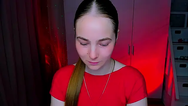 Snapshot of Maddy_Wood_ chatting on 05-17-26, 02:39 Maddy Wood online show from 05-17-26, 02:39