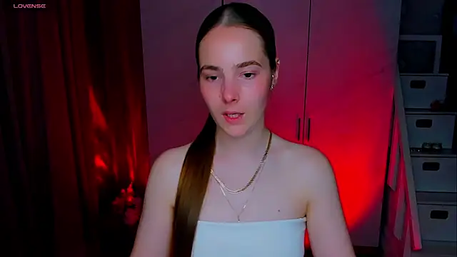Snapshot of Maddy_Wood_ chatting on 06-08-26, 03:56 Maddy Wood online show from 06-08-26, 03:56