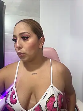 Kiarhatrixie1 online show from 04-06-26, 05:36