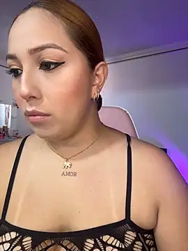 Kiarhatrixie1 online show from 04-09-26, 01:28