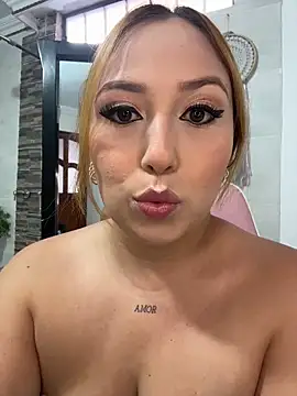 Kiarhatrixie1 online show from 03-07-26, 06:02