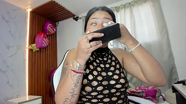 Snapshot of adhara__messY chatting on 02-28-26, 01:33 adhara messY online show from 02-28-26, 01:33