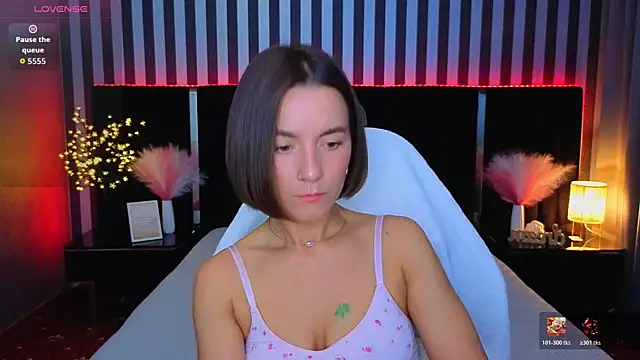 Snapshot of GracefulMichelle chatting on 05-31-26, 07:03 GracefulMichelle online show from 05-31-26, 07:03