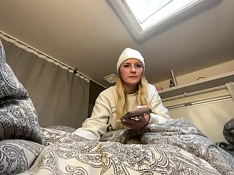 Snapshot of melanieTesss chatting on 02-16-26, 04:16 melanieTesss online show from 02-16-26, 04:16