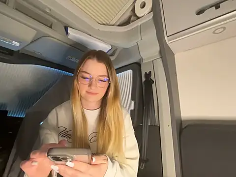 Snapshot of melanieTesss chatting on 02-21-26, 11:45 melanieTesss online show from 02-21-26, 11:45