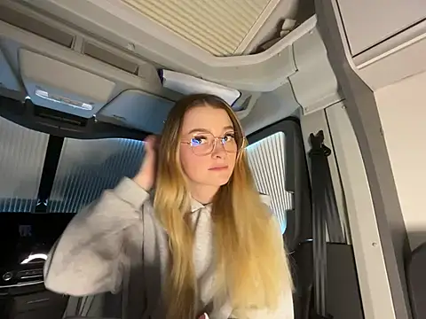 Snapshot of melanieTesss chatting on 02-20-26, 11:01 melanieTesss online show from 02-20-26, 11:01