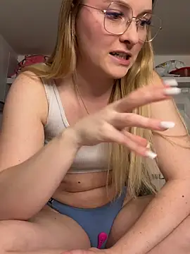 Snapshot of melanieTesss chatting on 03-11-26, 12:21 melanieTesss online show from 03-11-26, 12:21