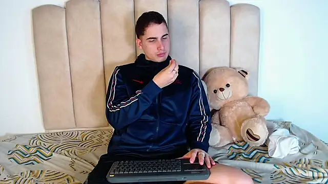 ryanlevi1 online show from 02-24-26, 12:17