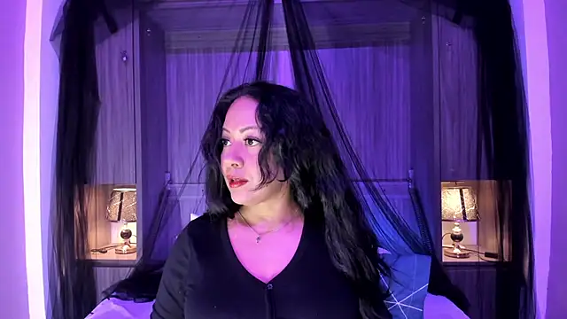 AllieBennet online show from 06-24-26, 07:44