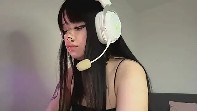 Luna Sohotti online show from 04-18-26, 03:36