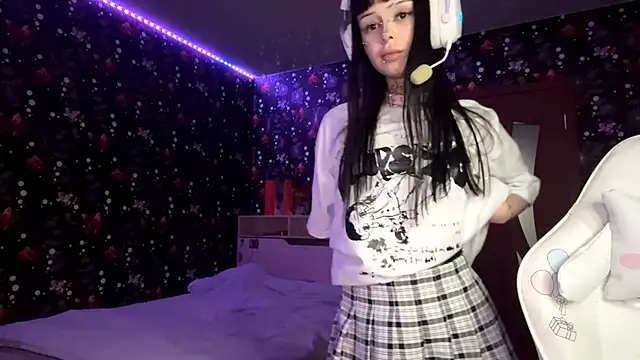 Luna Sohotti online show from 02-16-26, 04:05