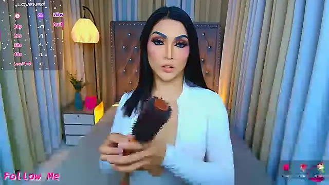 Laureen Hilton online show from 04-12-26, 03:15