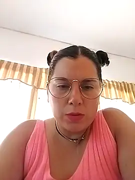 Snapshot of Lucia_queen chatting on 03-19-26, 06:19 Lucia queen online show from 03-19-26, 06:19