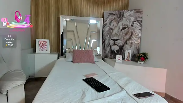 Snapshot of SiaFoxx_ chatting on 02-25-26, 06:02 SiaFoxx online show from 02-25-26, 06:02