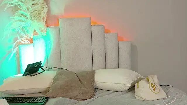 Sheinny brown1 online show from 03-18-26, 08:10