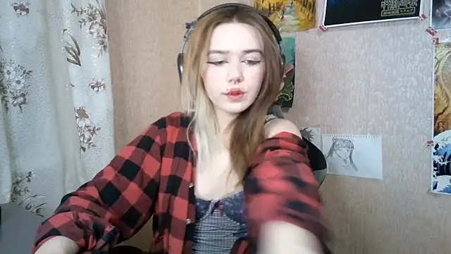 Snapshot of MilaTyan chatting on 04-21-26, 05:19 MilaTyan online show from 04-21-26, 05:19