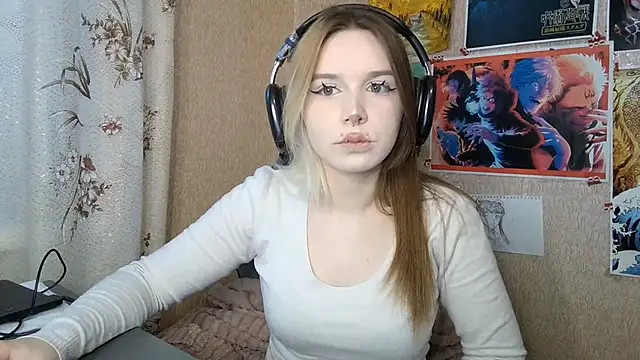 Snapshot of MilaTyan chatting on 05-03-26, 03:04 MilaTyan online show from 05-03-26, 03:04