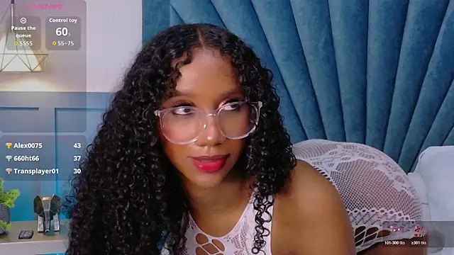 Snapshot of Chloe-Rose- chatting on 06-05-26, 06:52 Chloe-Rose- online show from 06-05-26, 06:52