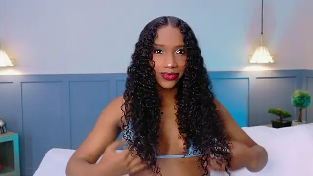 Snapshot of Chloe-Rose- chatting on 04-19-26, 04:46 Chloe-Rose- online show from 04-19-26, 04:46