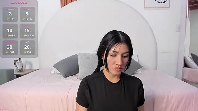Violett Rosse  online show from 05-22-26, 04:16