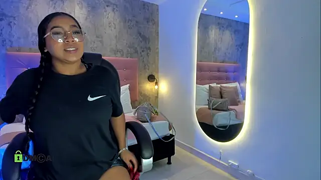 Snapshot of brithanycampbell chatting on 05-17-26, 12:05 brithanycampbell online show from 05-17-26, 12:05