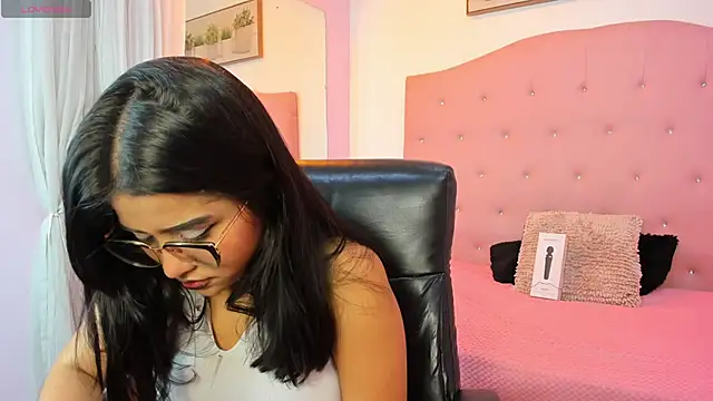 mila quin online show from 04-16-26, 08:09