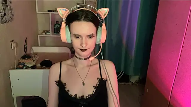 Snapshot of MabelDefina chatting on 05-16-26, 10:36 MabelDefina online show from 05-16-26, 10:36