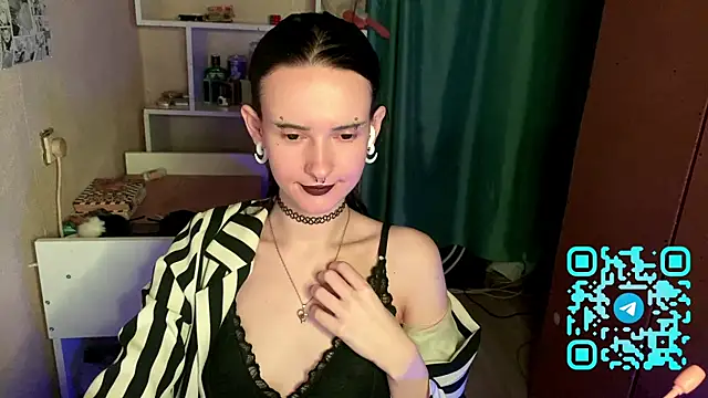 Snapshot of MabelDefina chatting on 04-23-26, 12:29 MabelDefina online show from 04-23-26, 12:29