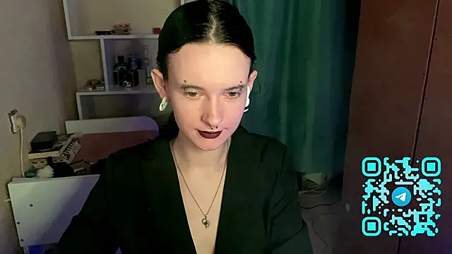 Snapshot of MabelDefina chatting on 04-18-26, 01:02 MabelDefina online show from 04-18-26, 01:02