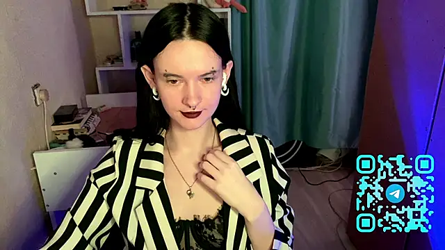 Snapshot of MabelDefina chatting on 04-19-26, 11:11 MabelDefina online show from 04-19-26, 11:11