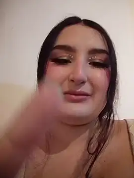 Snapshot of zoe_moon__ chatting on 05-27-26, 11:06 zoe moon online show from 05-27-26, 11:06