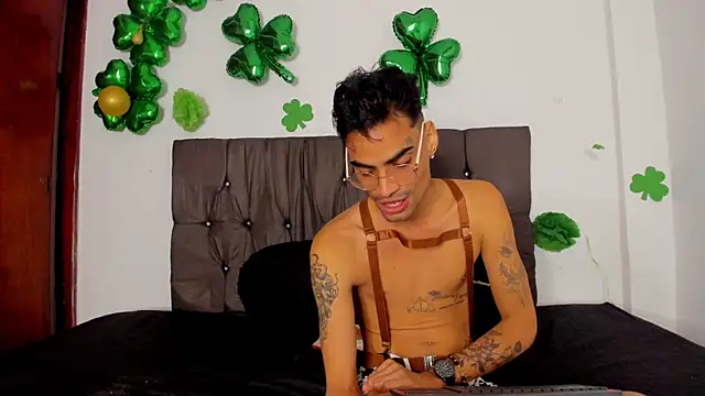 Gay Red Room online show from 04-17-26, 02:58